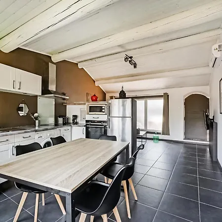 2 Bedroom Beautiful In St-genies-de-comolas *