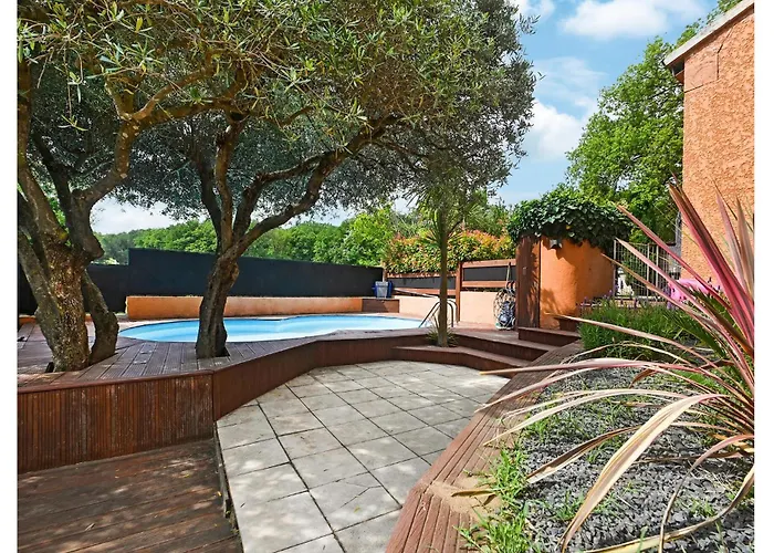 In St-genies-de-comolas Holiday home *